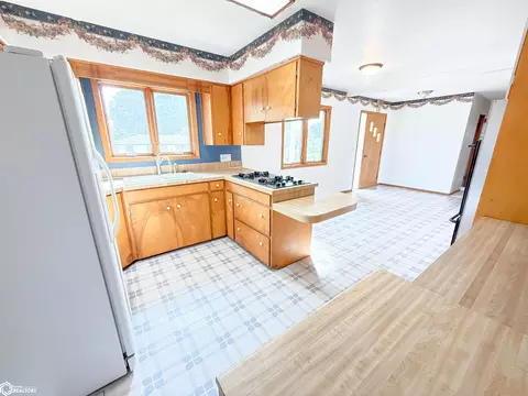 Kitchen - 1330 Sunset Dr, Hampton, IA 50441 photo 4 of 4