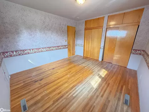 Bedroom - 1330 Sunset Dr, Hampton, IA 50441 photo 3 of 9