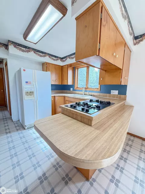 Kitchen - 1330 Sunset Dr, Hampton, IA 50441 photo 2 of 4