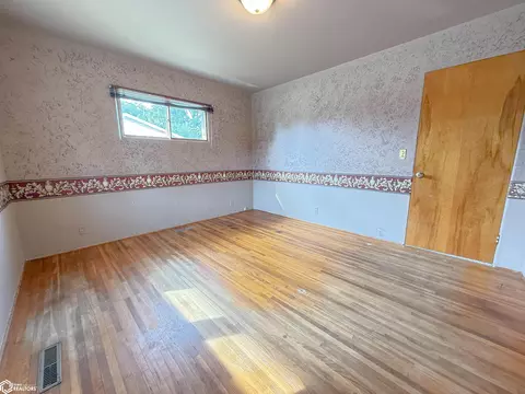 Bedroom - 1330 Sunset Dr, Hampton, IA 50441 photo 2 of 9