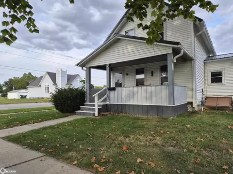 1032 Pearl St, Grinnell, IA 50112