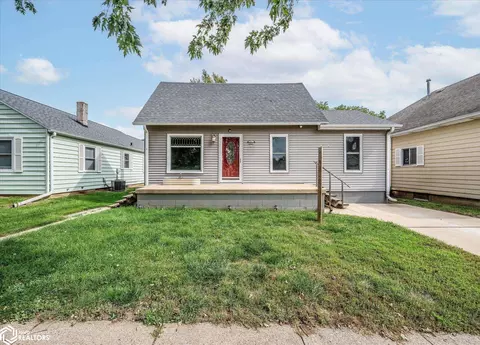 1704 7th St, Harlan, IA 51537