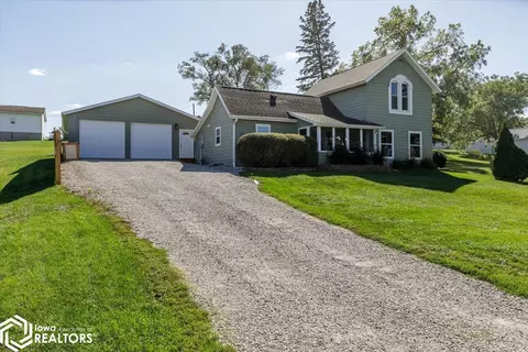 107 Brady St, Brooklyn, IA 52211