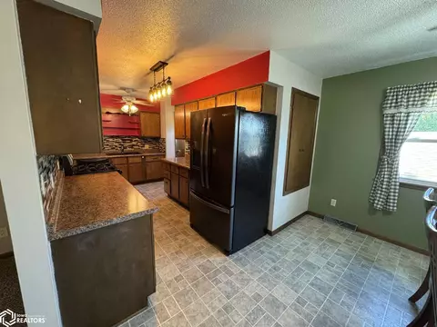 339 E Madison St, Centerville, IA 52544 photo 10