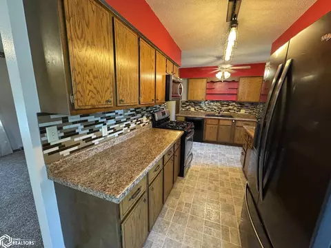 339 E Madison St, Centerville, IA 52544 photo 4