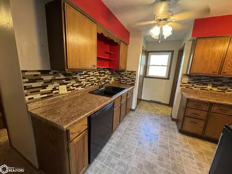 339 E Madison St, Centerville, IA 52544 photo 8