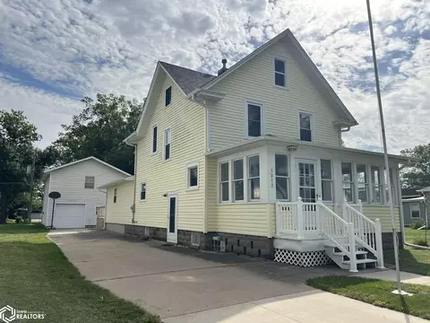 1012 Summer St, Grinnell, IA 50112