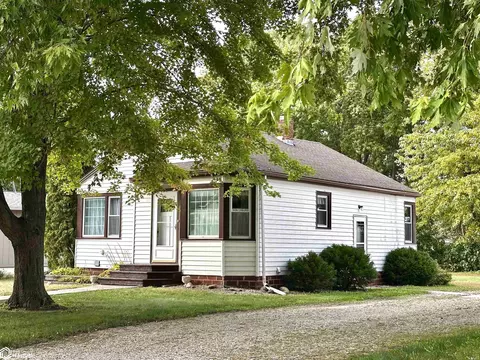 118 E 6th St, Kanawha, IA 50447