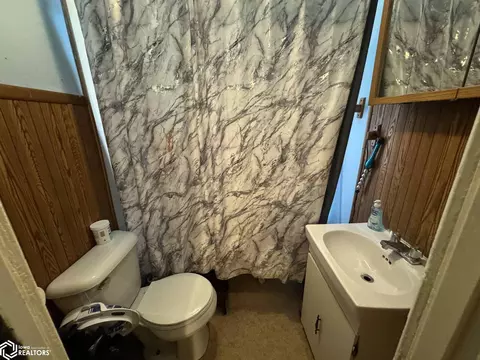 Bath - 301 E Walsh St, Centerville, IA 52544 photo 2 of 2