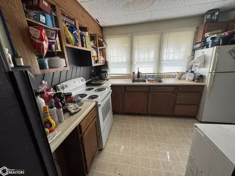 Kitchen - 301 E Walsh St, Centerville, IA 52544 photo 2 of 3