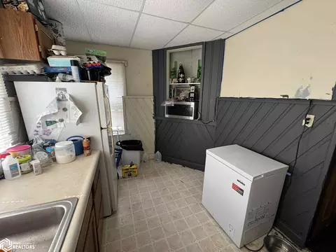 Kitchen - 301 E Walsh St, Centerville, IA 52544 photo 3 of 3