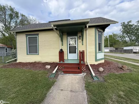 301 N 6th St, Fairfield, IA 52556