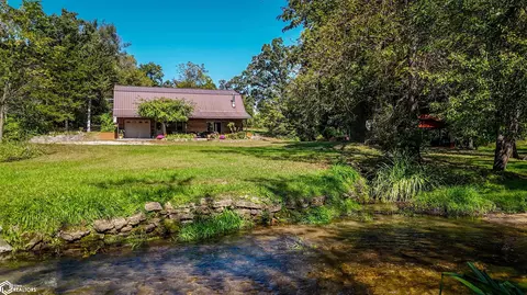 2338 Jefferson Rd, Manchester, IA 52057