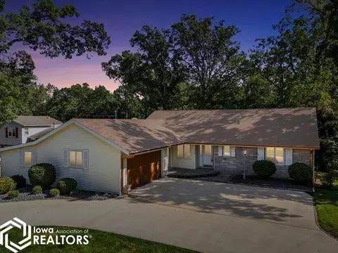 2544 Surrey Rd, Burlington, IA 52601
