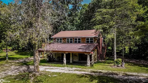 2344 Jefferson Rd, Manchester, IA 52057