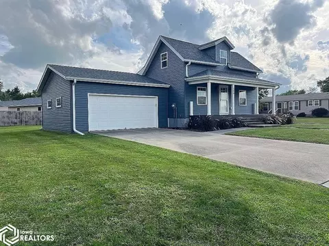 506 3rd St NW, State Center, IA 50247