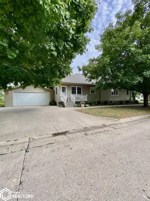 390 W 5th St, Garner, IA 50438