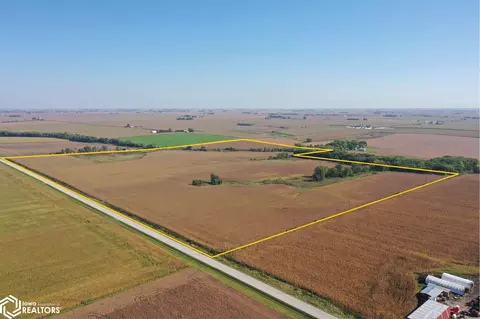 2762 110th St, Sumner, IA 50674