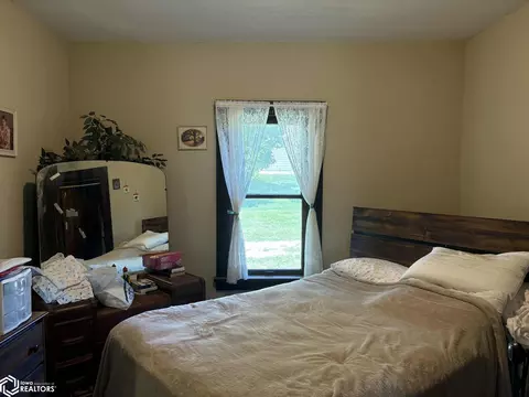 Bedroom - 2021 S Main St, Centerville, IA 52544 photo 2 of 3