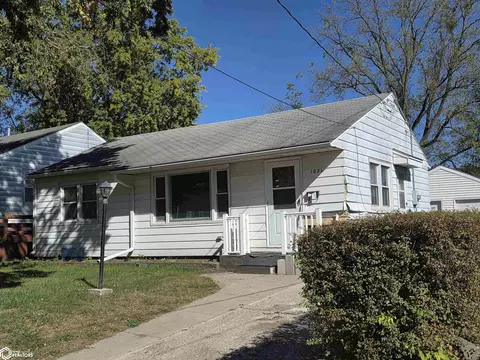 1021 N Polk Ave, Mason City, IA 50401