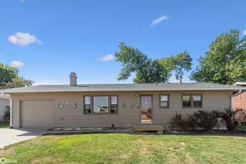 2011 Catalina Pl, Marshalltown, IA 50158