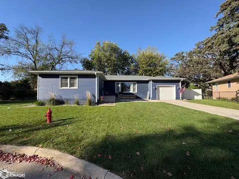 305 N 13th St, Clear Lake, IA 50428