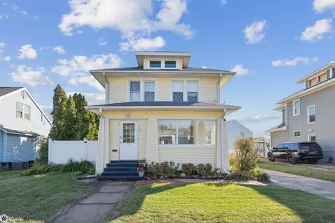 303 N 7th St, Marshalltown, IA 50158