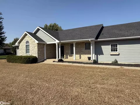 2262 W State St, Mason City, IA 50401