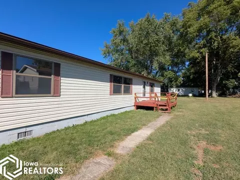307 E School St, Salem, IA 52649