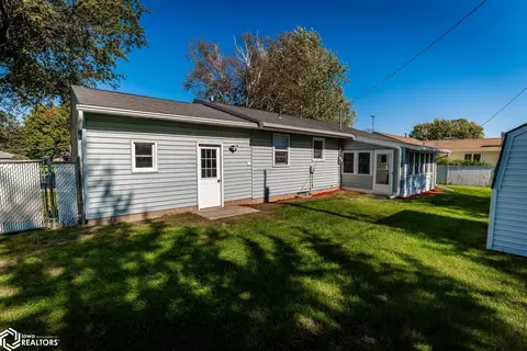 Exterior - 707 Circle Dr, Conrad, IA 50621 photo 10 of 12