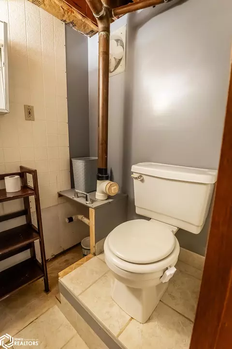 Bath - 707 Circle Dr, Conrad, IA 50621 photo 5 of 6