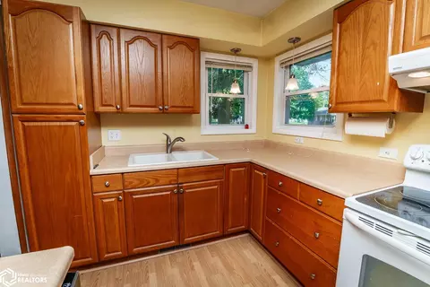 Kitchen - 707 Circle Dr, Conrad, IA 50621 photo 4 of 5