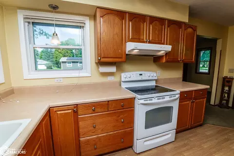 Kitchen - 707 Circle Dr, Conrad, IA 50621 photo 5 of 5