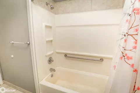 Bath - 707 Circle Dr, Conrad, IA 50621 photo 4 of 6