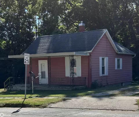 1137 Corse St, Burlington, IA 52601