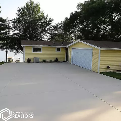 146 Scenic Dr, Montezuma, IA 50171