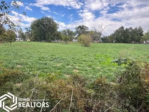 W Garfield, Centerville, IA 52544
