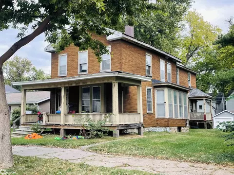 916 N 5th St, Burlington, IA 52601