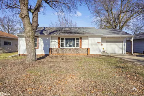 1117 3rd Ave E, Oskaloosa, IA 52577