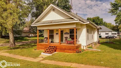 220 W Washington St, Sigourney, IA 52591