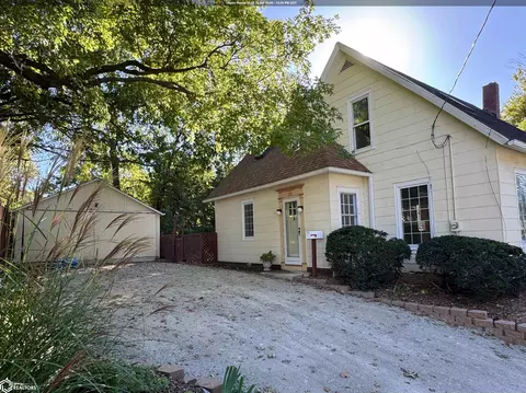 302 W Stone Ave, Fairfield, IA 52556