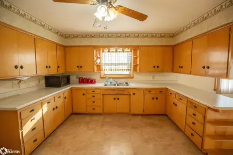 Kitchen - 1408 100th Ave, Bode, IA 50519 photo 3 of 3