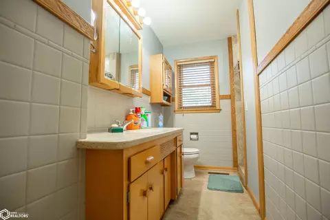Bath - 1408 100th Ave, Bode, IA 50519 photo 1 of 3