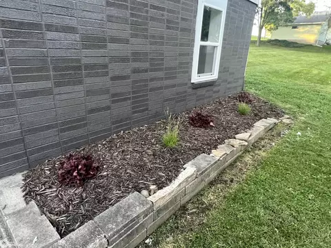 Exterior - 2002 Ridgeway Dr, Denison, IA 51442 photo 4 of 10