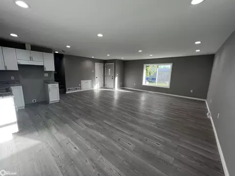 Living - 2002 Ridgeway Dr, Denison, IA 51442 photo 3 of 4