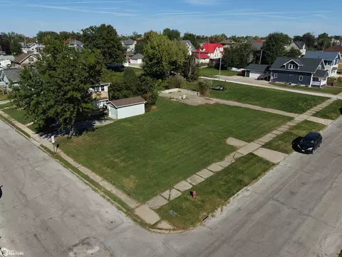 709 W State St, Marshalltown, IA 50158