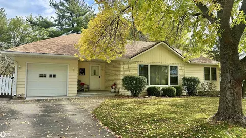 136 Solar Dr, Oskaloosa, IA 52577