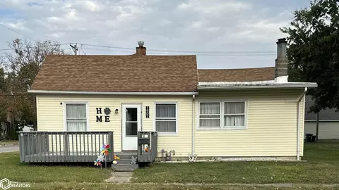 1902 S 10th St, Burlington, IA 52601