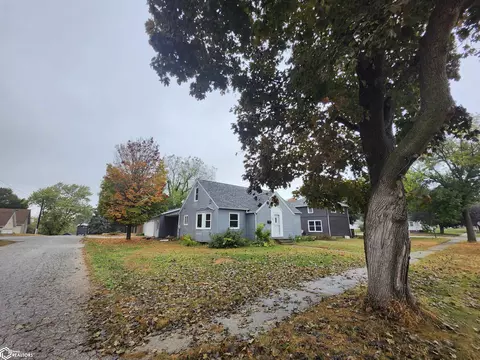316 S 8th St, Forest City, IA 50436