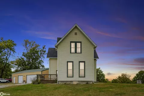 1693 Old 6 Rd, Brooklyn, IA 52211